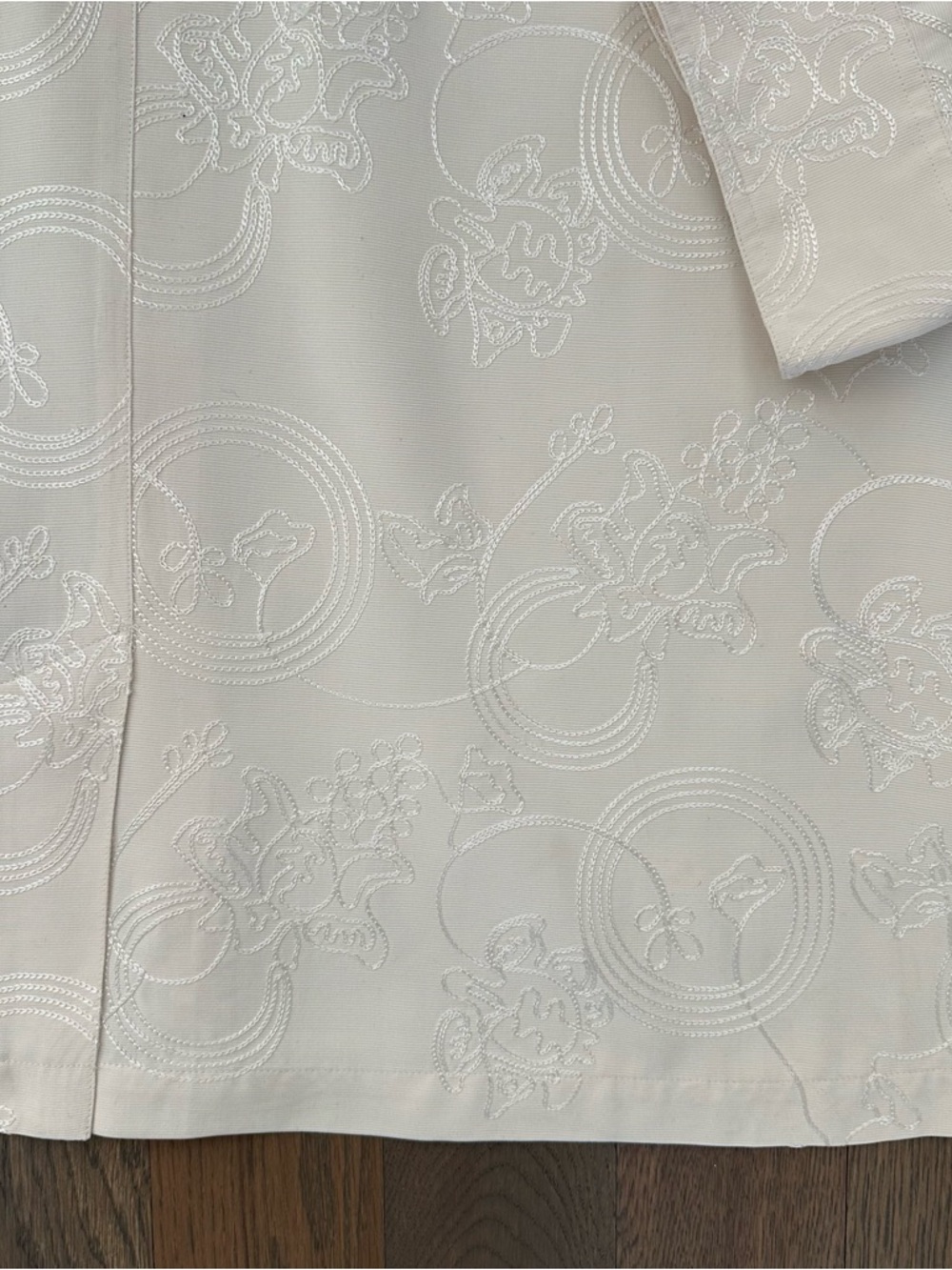 Vintage Chico's Floral Embroidered 100% Silk Button Front Shirt Cream Size 2 / M - Picture 9 of 9